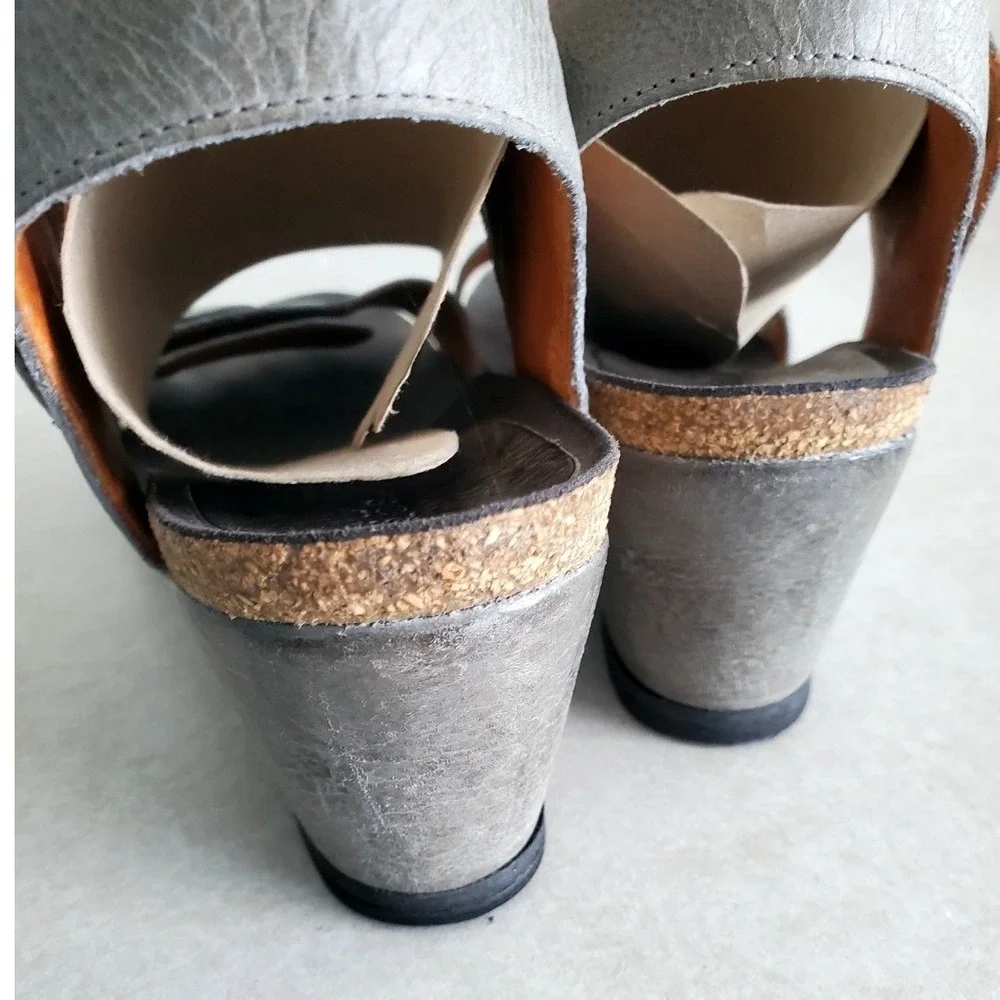 Taos Carousel Wedge Sandals Graphite Leather Medallion Comfort CAR-3209 9-9.5